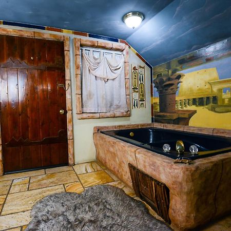 Castle Wood Theme Cottages- Couples Only Big Bear Lake Bagian luar foto