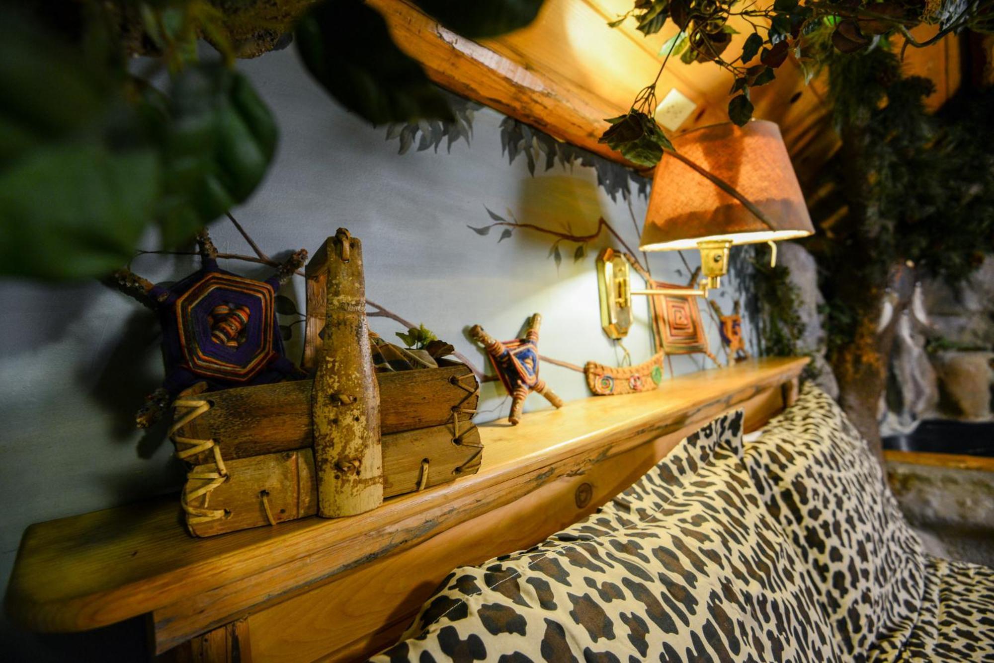 Castle Wood Theme Cottages- Couples Only Big Bear Lake Bagian luar foto