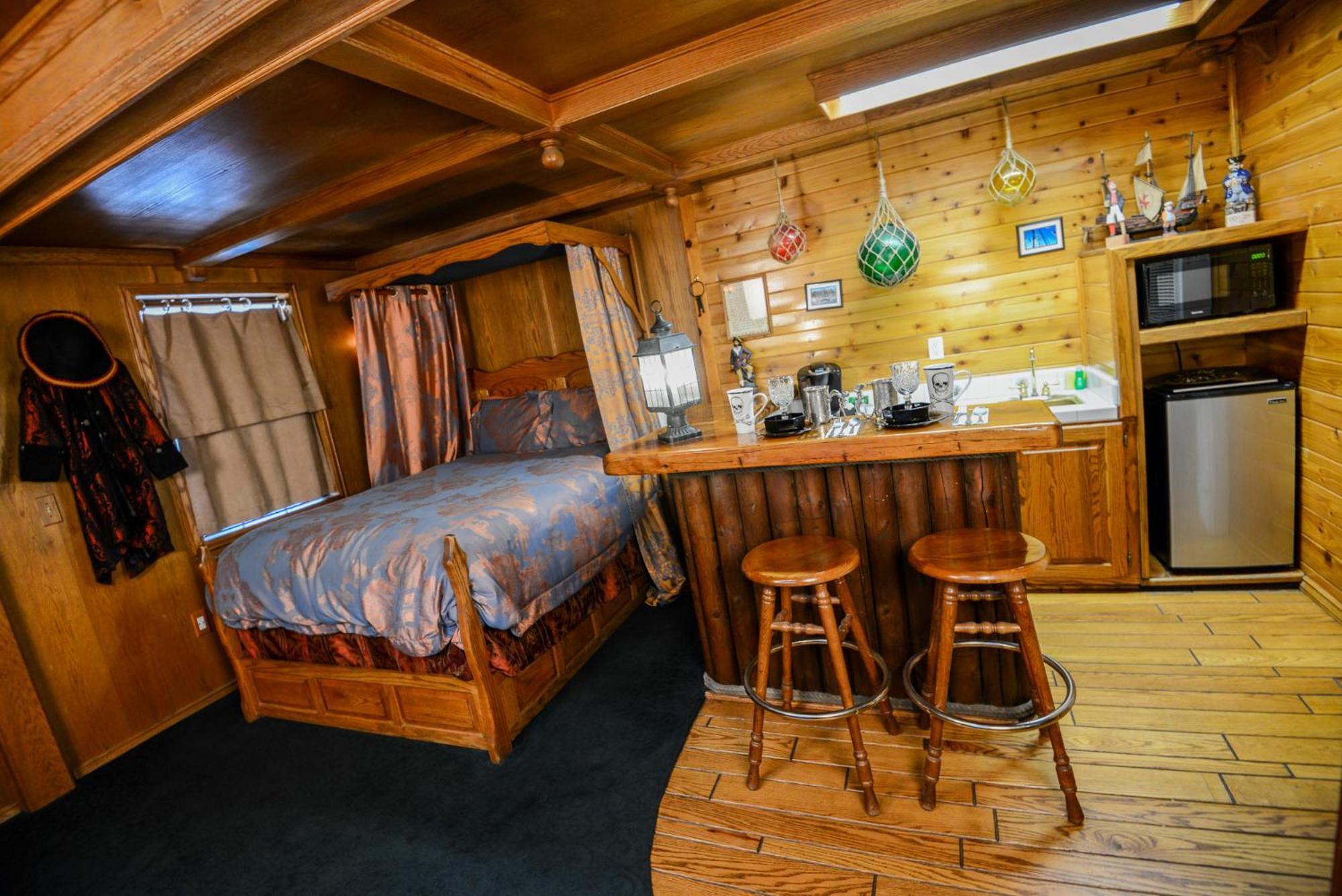 Castle Wood Theme Cottages- Couples Only Big Bear Lake Bagian luar foto