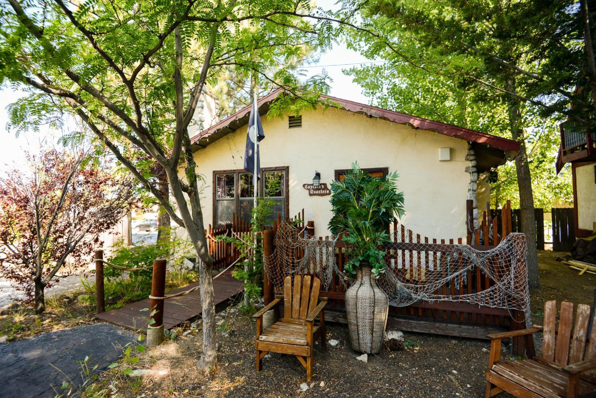 Castle Wood Theme Cottages- Couples Only Big Bear Lake Bagian luar foto