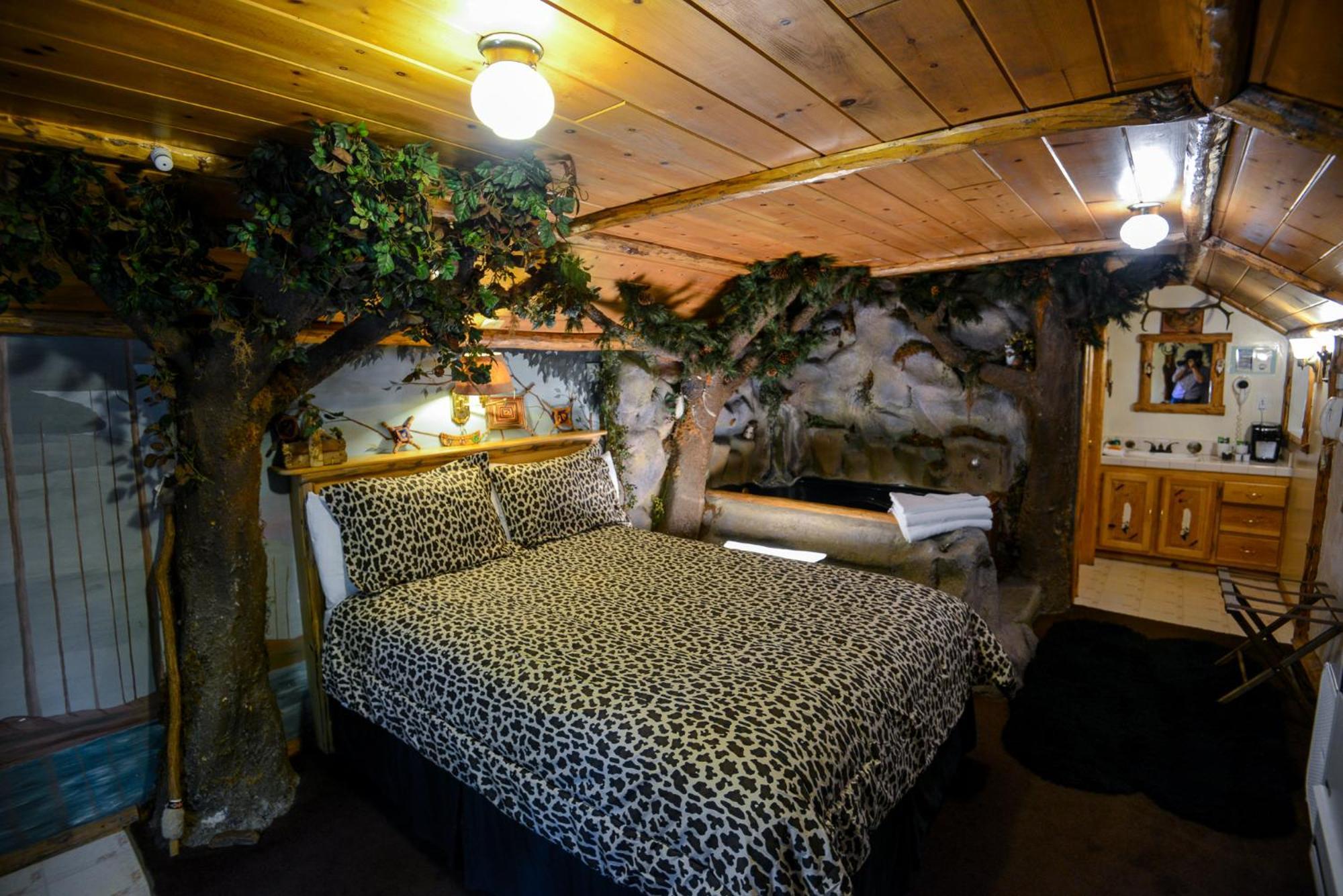 Castle Wood Theme Cottages- Couples Only Big Bear Lake Bagian luar foto