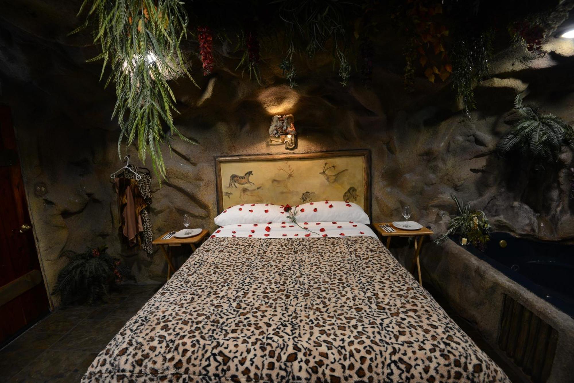 Castle Wood Theme Cottages- Couples Only Big Bear Lake Bagian luar foto