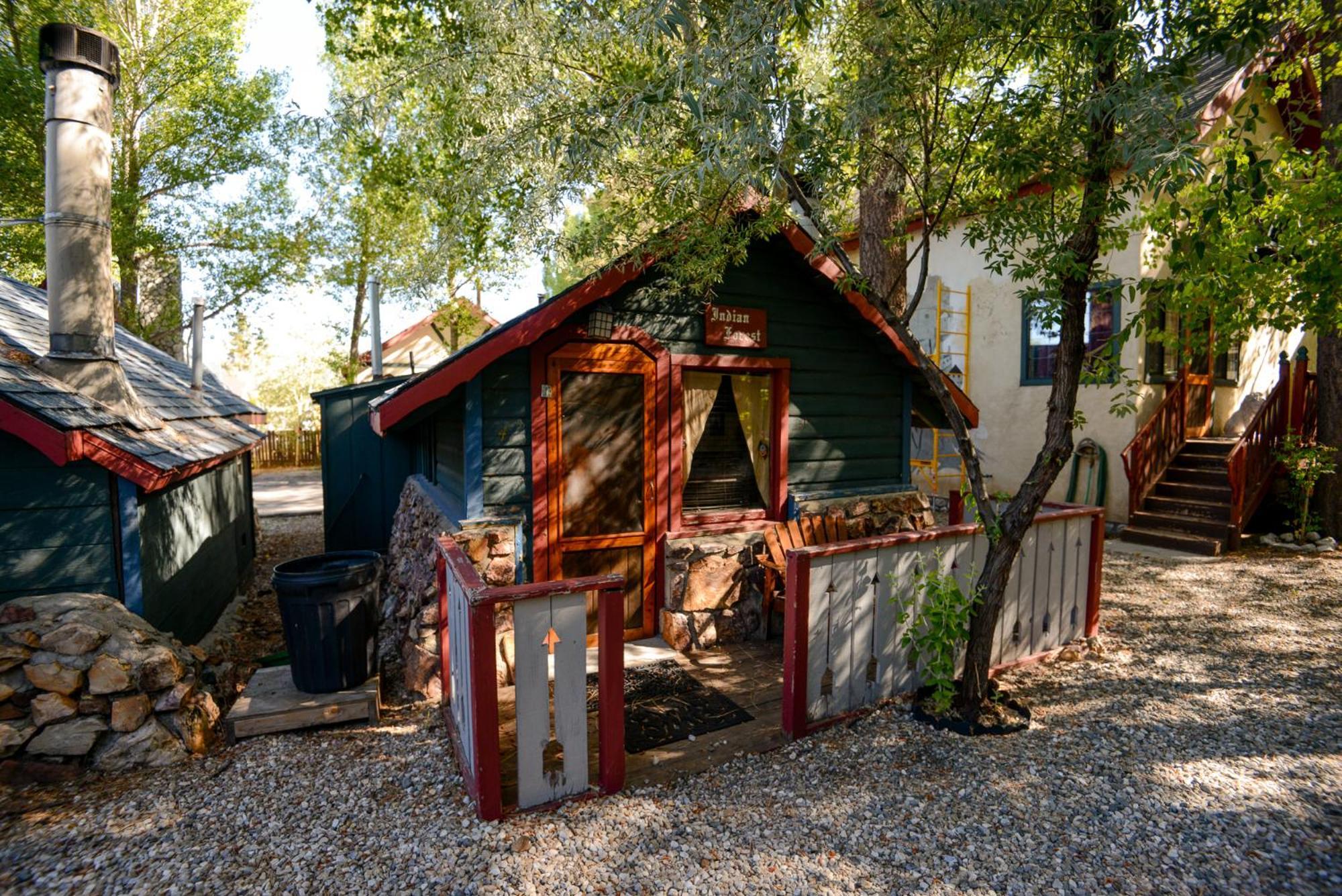 Castle Wood Theme Cottages- Couples Only Big Bear Lake Bagian luar foto