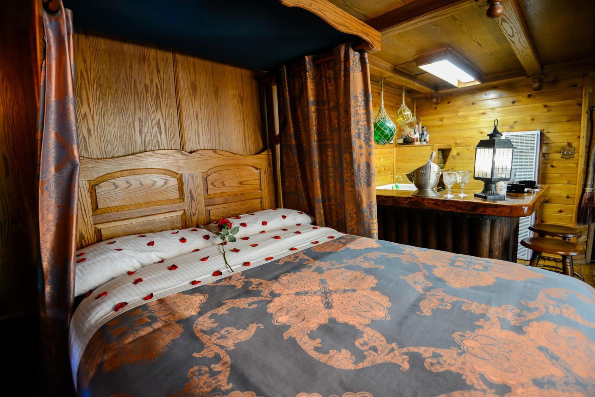 Castle Wood Theme Cottages- Couples Only Big Bear Lake Bagian luar foto