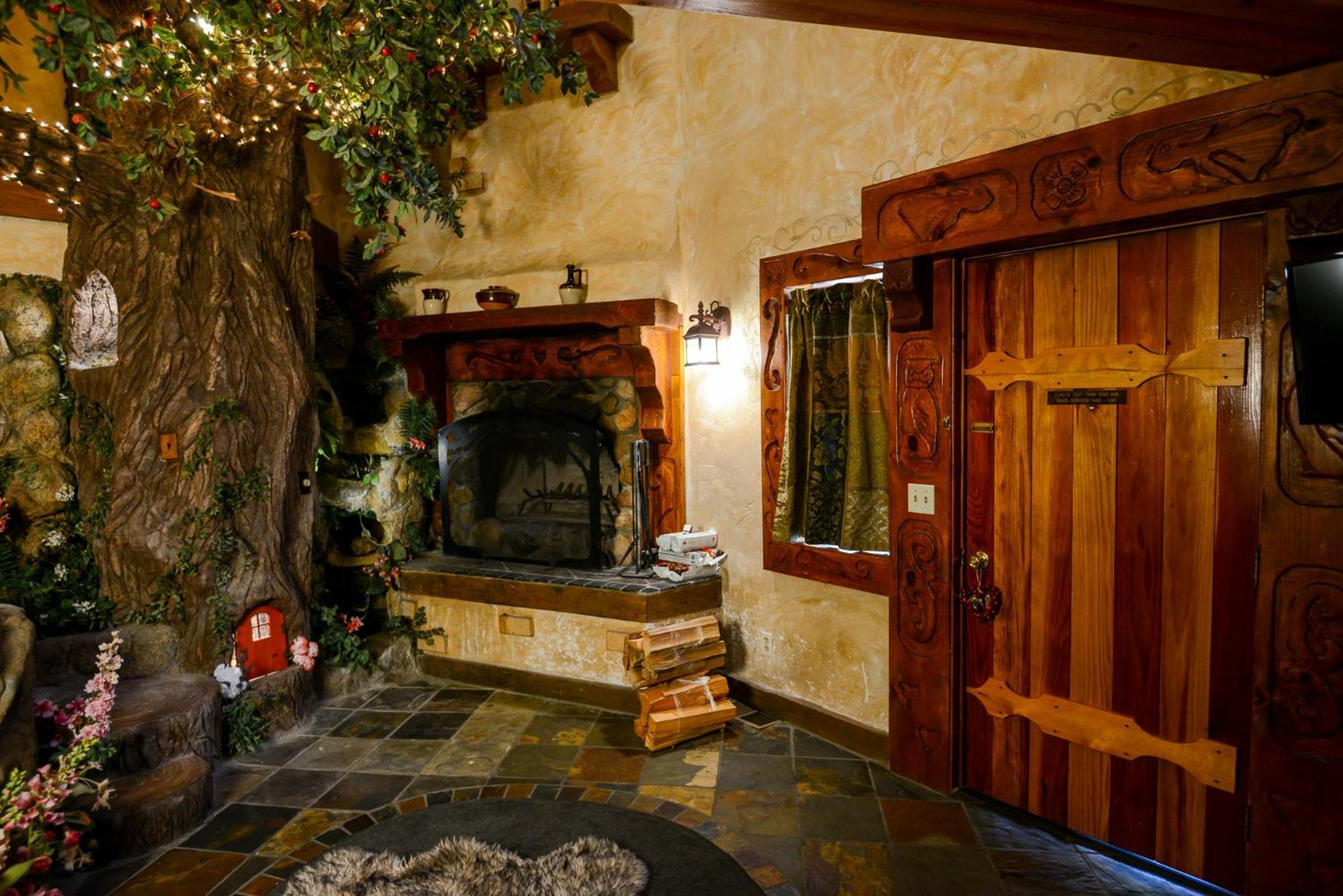 Castle Wood Theme Cottages- Couples Only Big Bear Lake Bagian luar foto