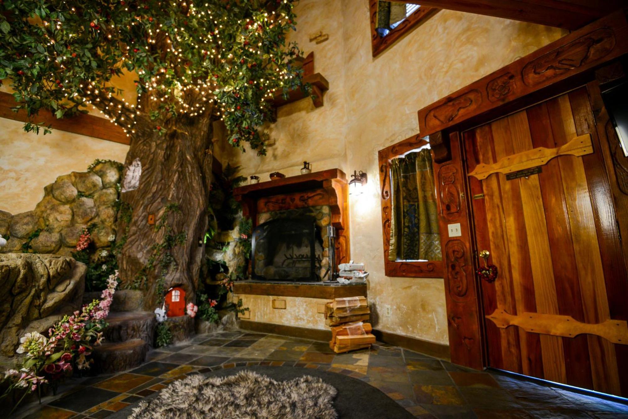 Castle Wood Theme Cottages- Couples Only Big Bear Lake Bagian luar foto