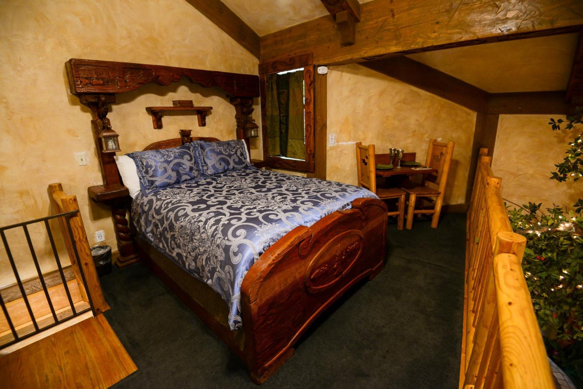 Castle Wood Theme Cottages- Couples Only Big Bear Lake Bagian luar foto