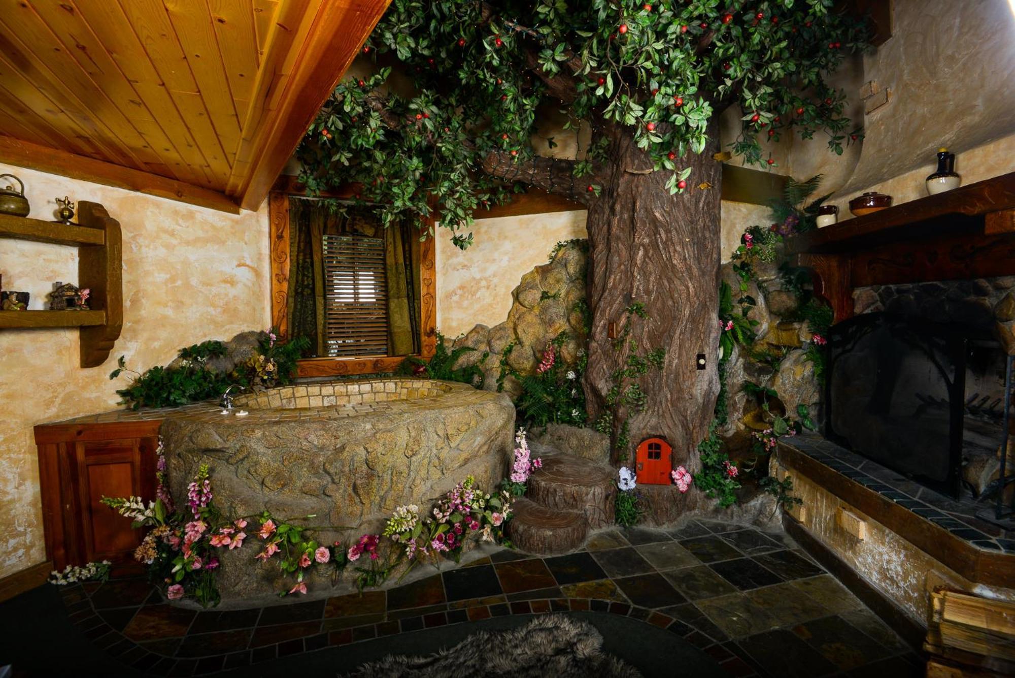 Castle Wood Theme Cottages- Couples Only Big Bear Lake Bagian luar foto
