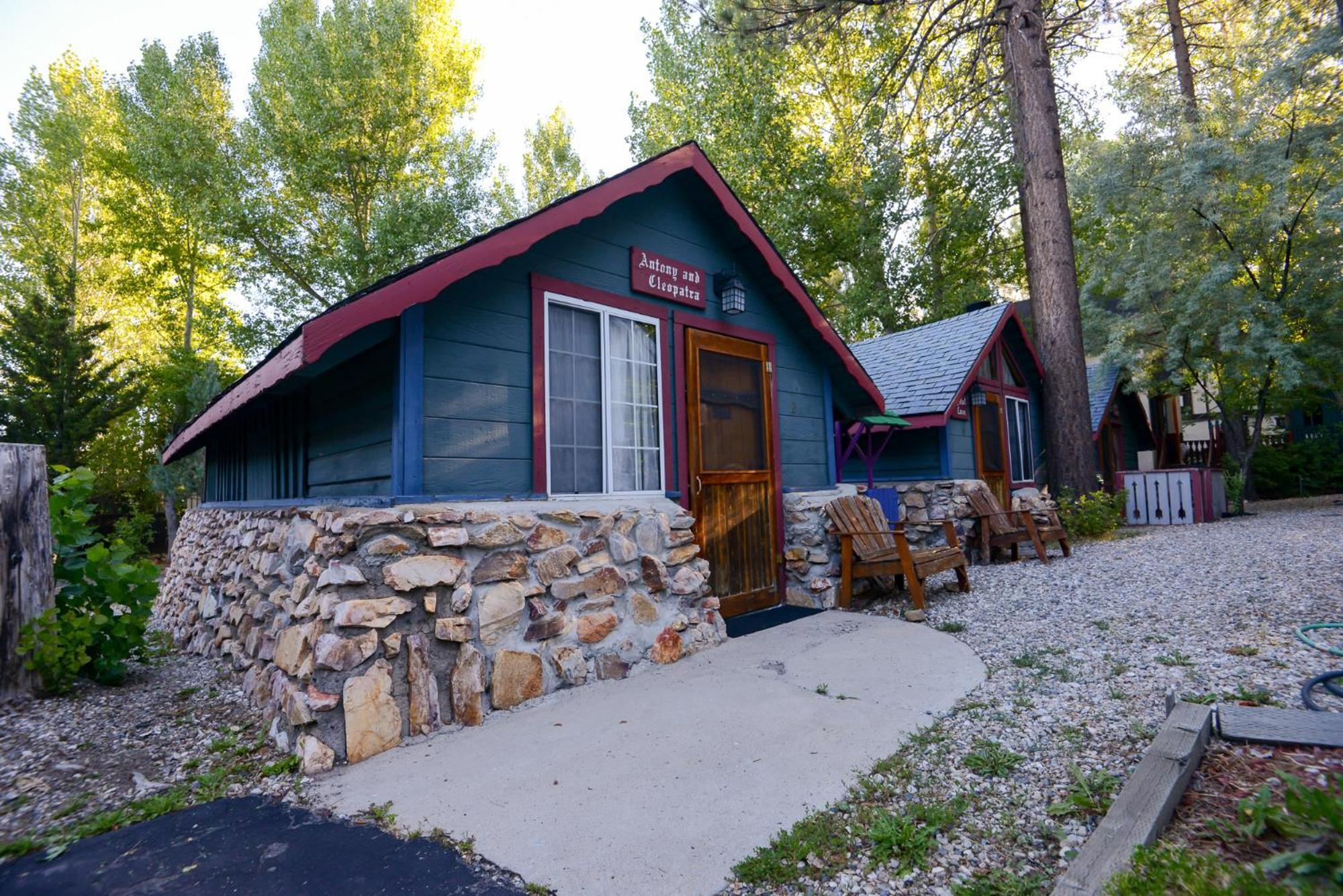Castle Wood Theme Cottages- Couples Only Big Bear Lake Bagian luar foto